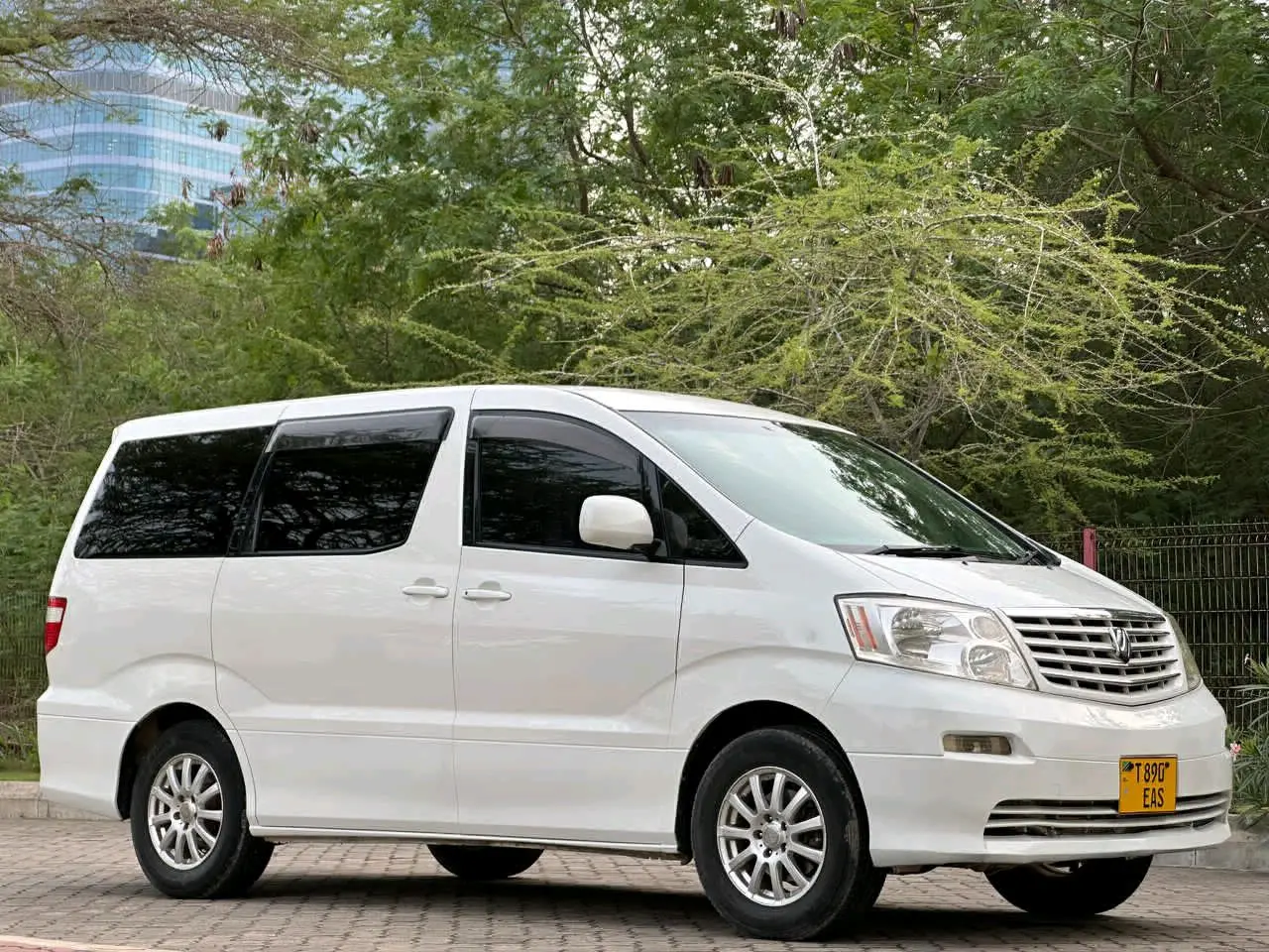 Toyota Alphard 2005 (White, 2AZ Engine) thumbnail 4