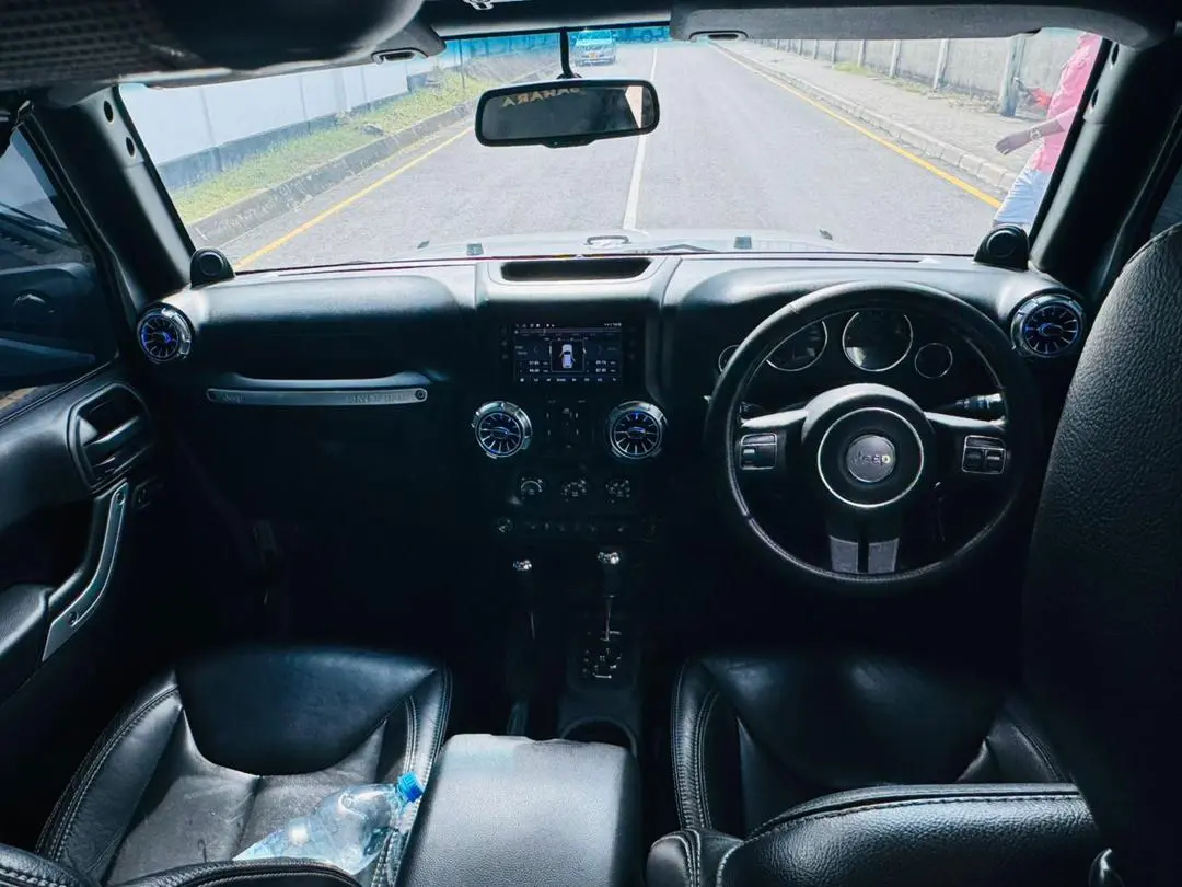 Jeep Wrangler Sahara 2013 thumbnail 2
