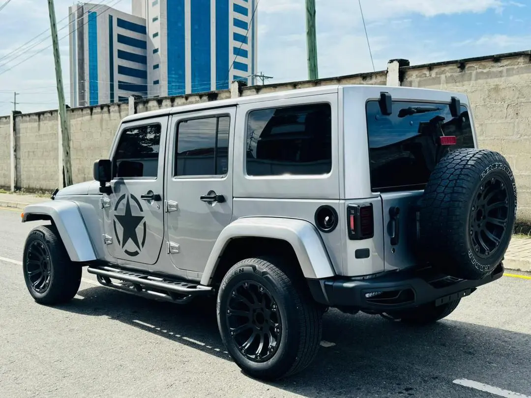 Jeep Wrangler Sahara 2013 thumbnail 3