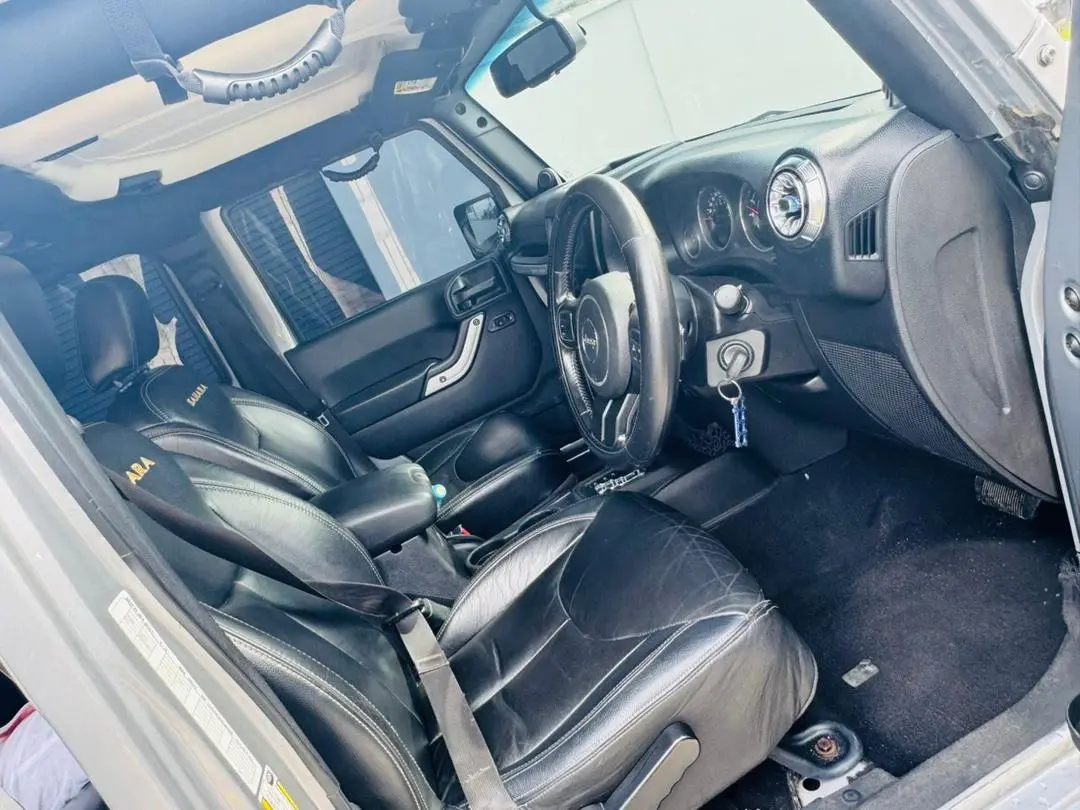 Jeep Wrangler Sahara 2013 thumbnail 6