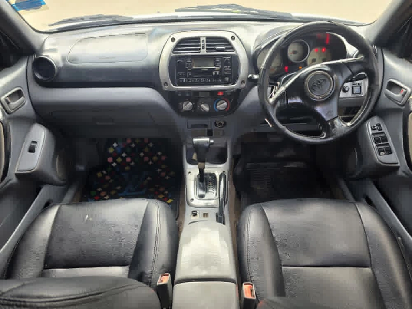 Silver Toyota RAV4 SUV thumbnail 5