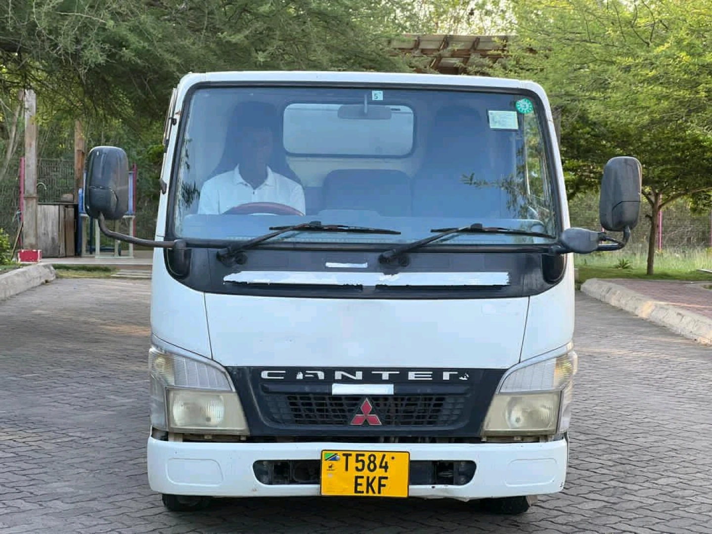 Mitsubishi Canter Refrigerator Truck 2006 Model