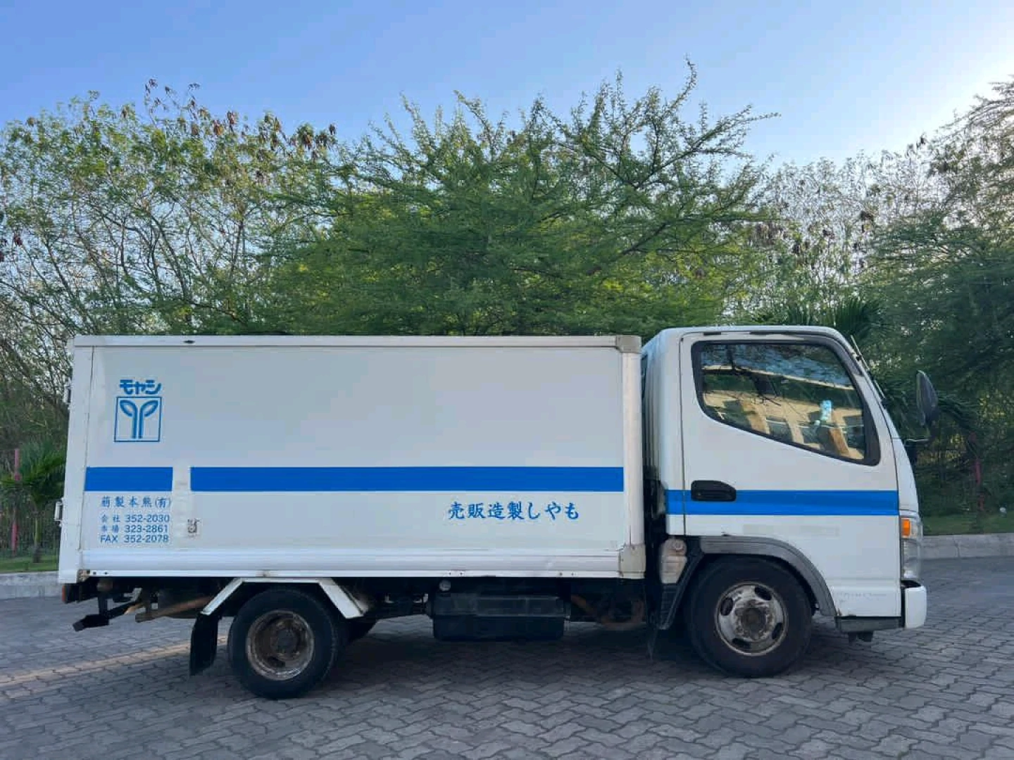 Mitsubishi Canter Refrigerator Truck 2006 Model thumbnail 5