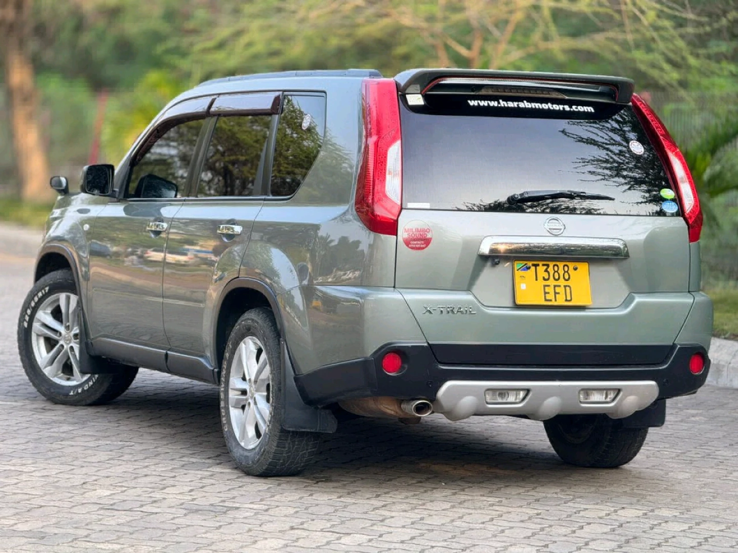 Nissan X-Trail 2012 Automatic SUV thumbnail 2