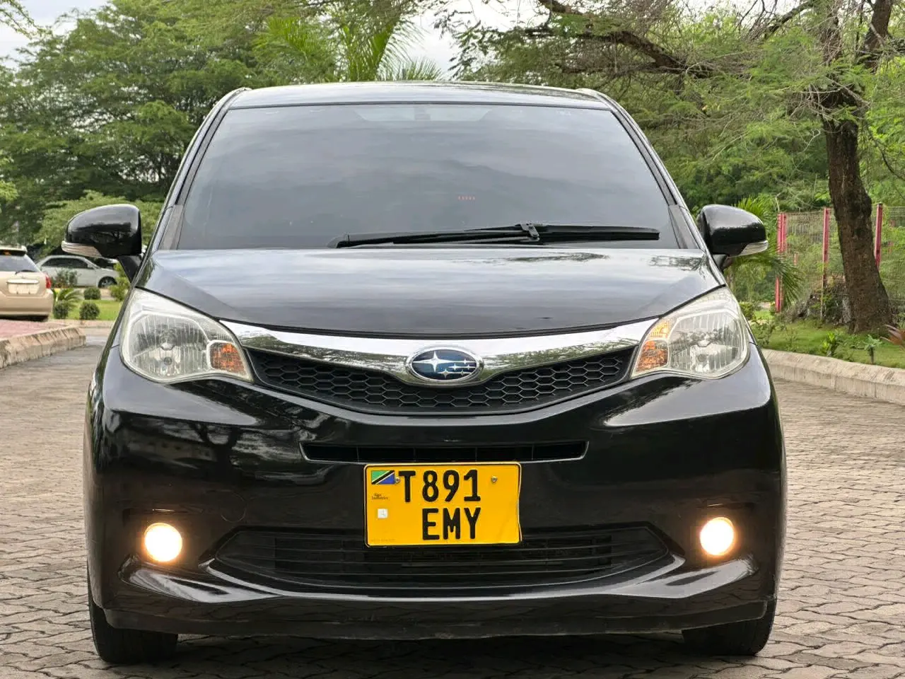 Subaru Trezia 2011, Black
