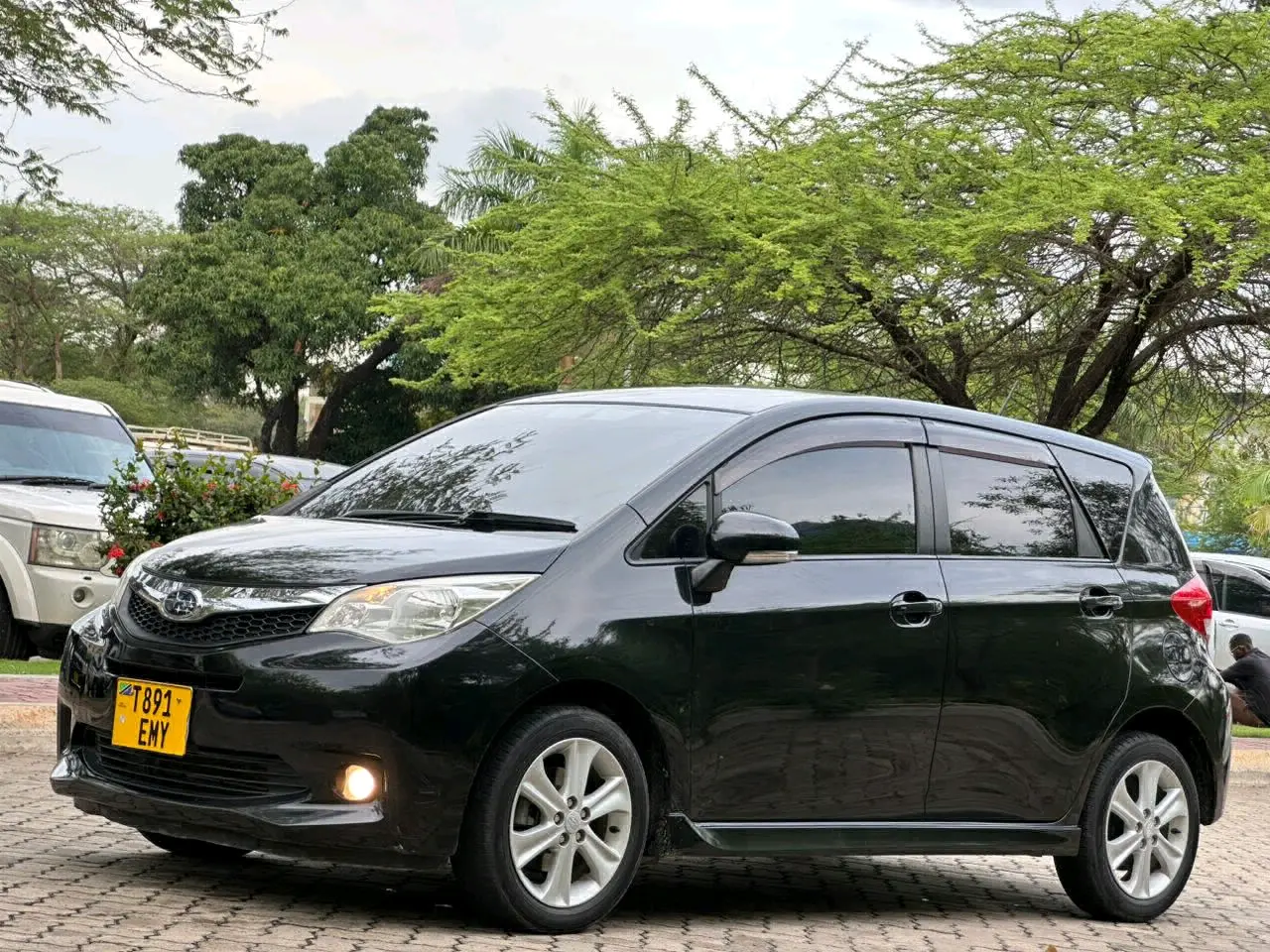 Subaru Trezia 2011, Black thumbnail 2