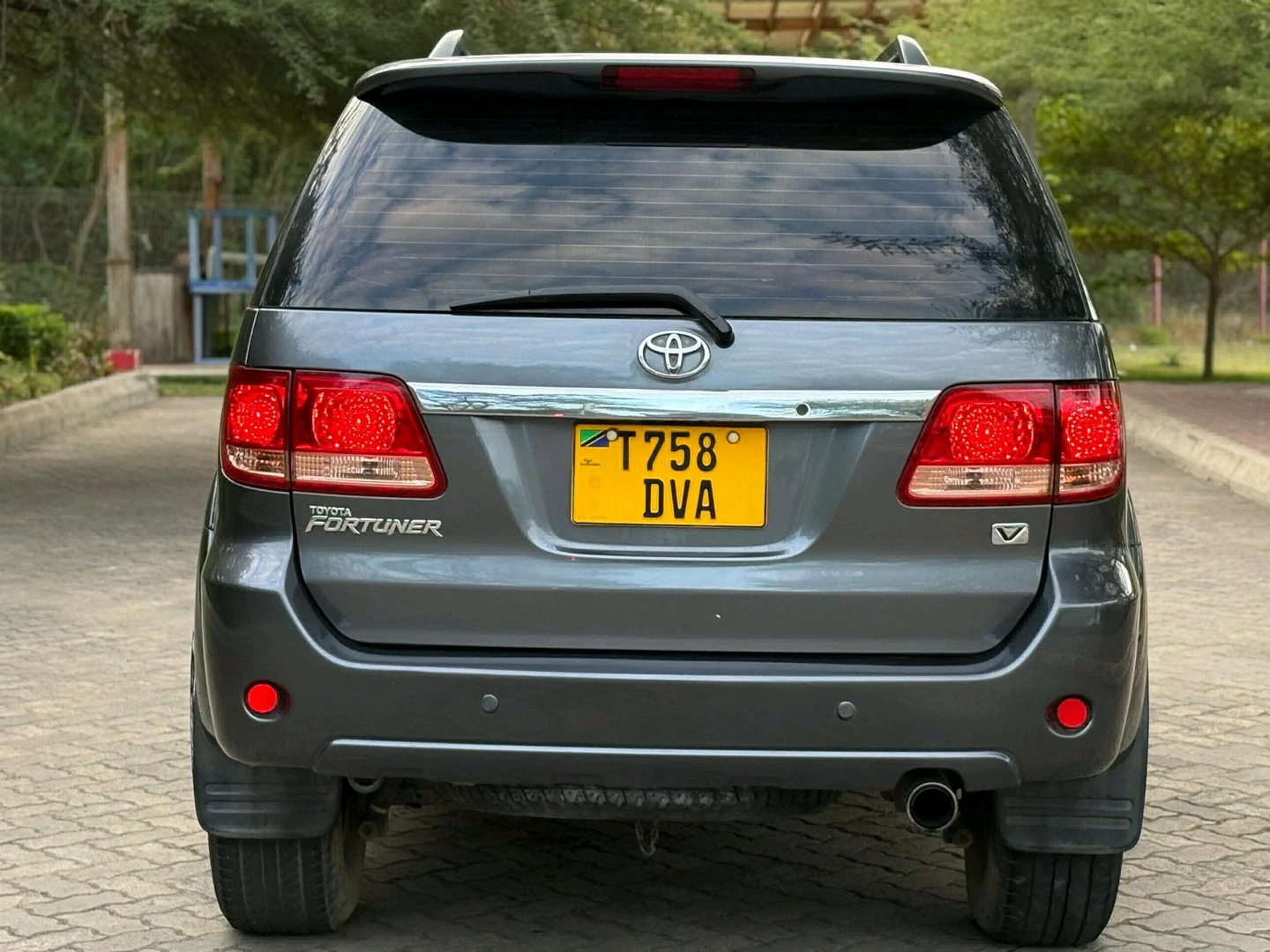 Toyota Fortuner DVA 2006, 2600cc, Automatic SUV thumbnail 2