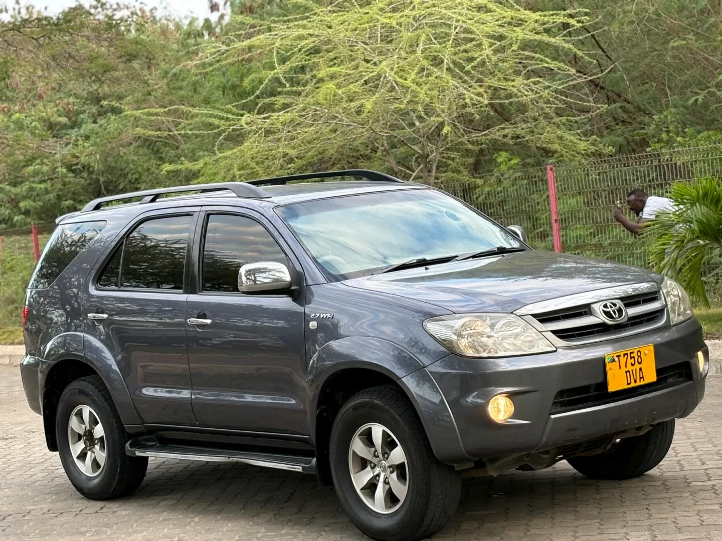 Toyota Fortuner DVA 2006, 2600cc, Automatic SUV thumbnail 3
