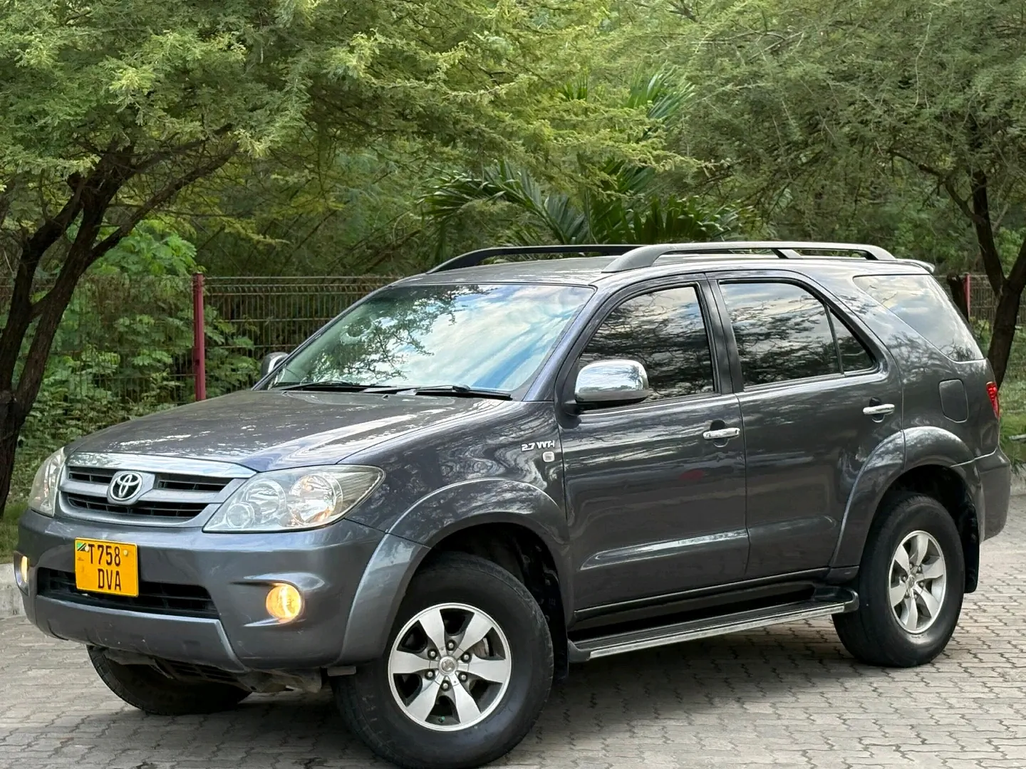 Toyota Fortuner DVA 2006, 2600cc, Automatic SUV thumbnail 4