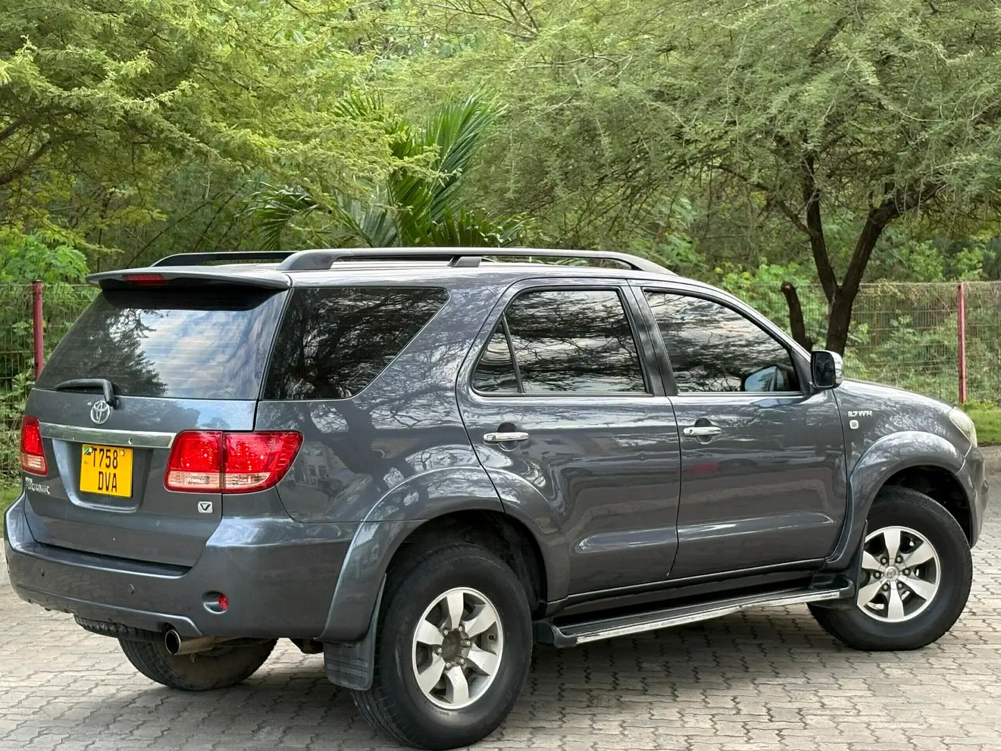 Toyota Fortuner DVA 2006, 2600cc, Automatic SUV thumbnail 5
