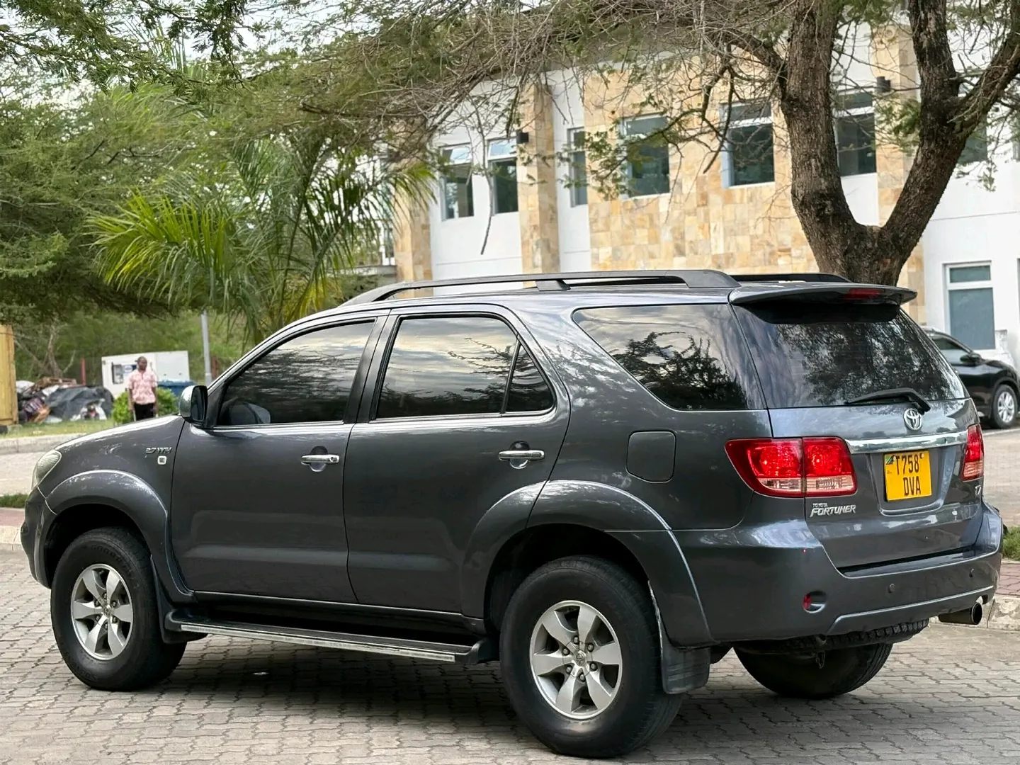 Toyota Fortuner DVA 2006, 2600cc, Automatic SUV thumbnail 6