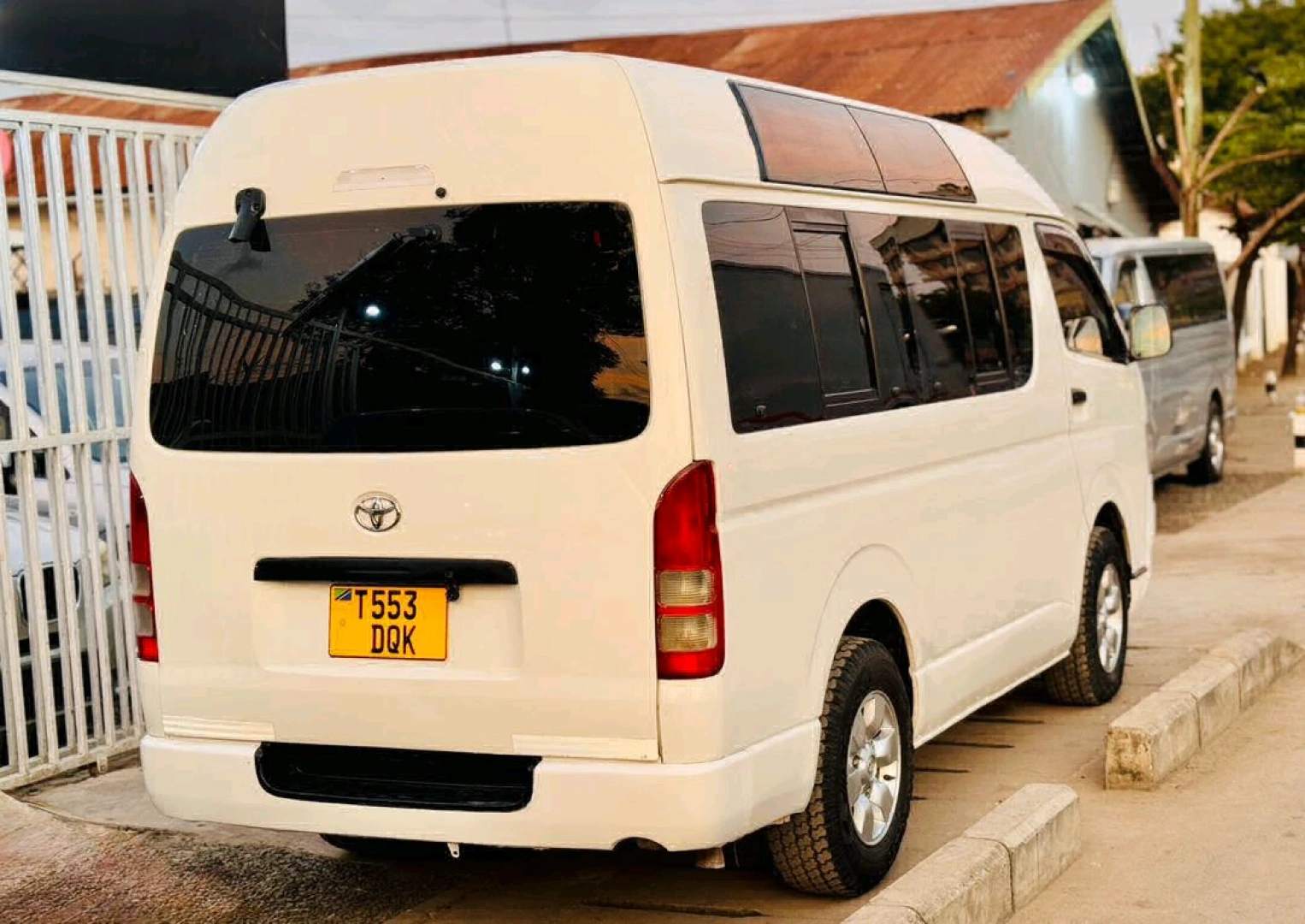 Toyota Hiace Van DQK - Automatic, 1990cc thumbnail 4