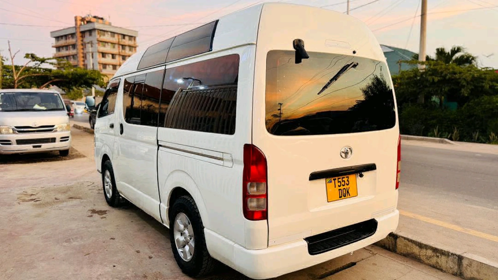 Toyota Hiace Van DQK - Automatic, 1990cc thumbnail 5
