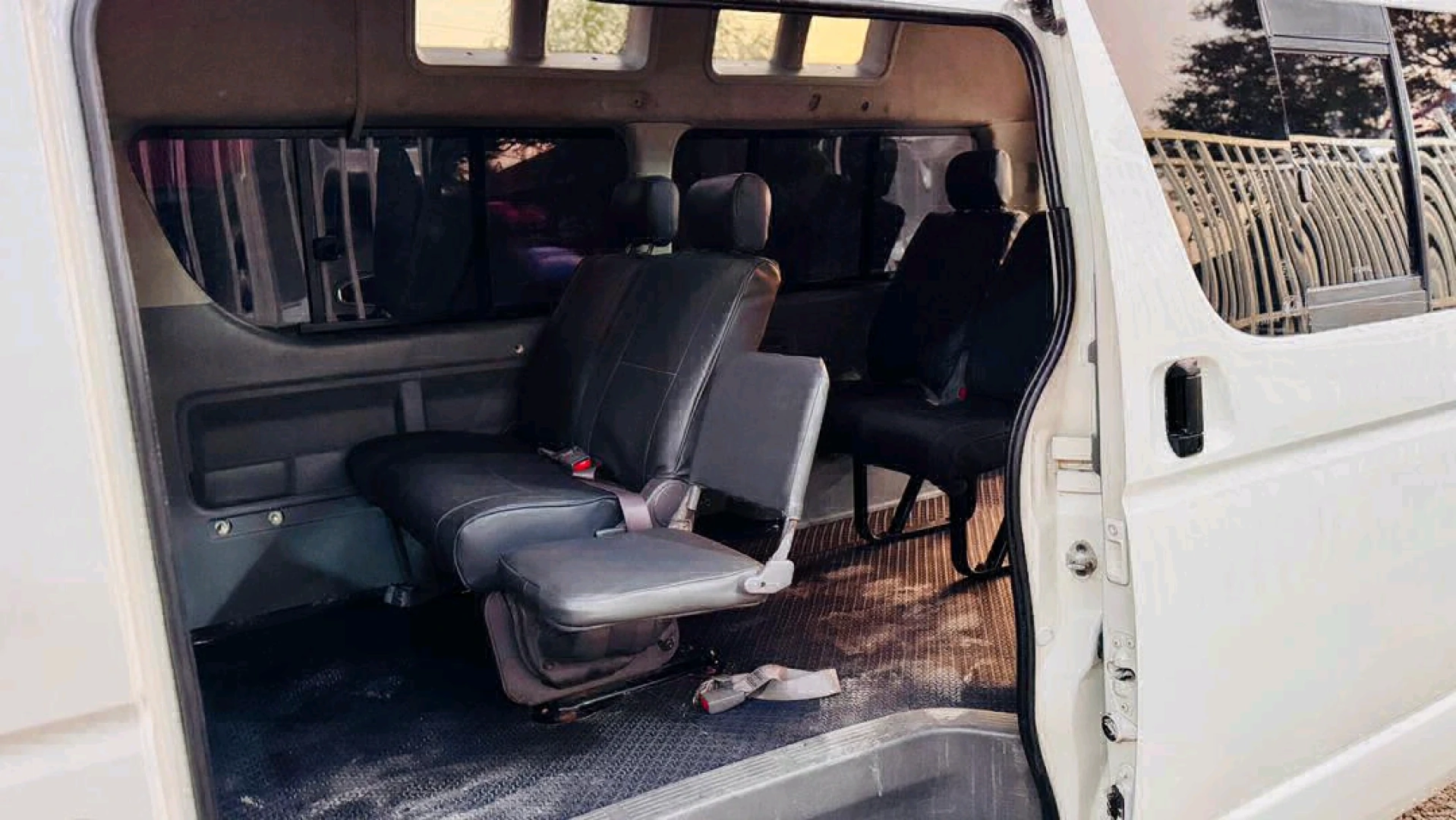 Toyota Hiace Van DQK - Automatic, 1990cc thumbnail 7