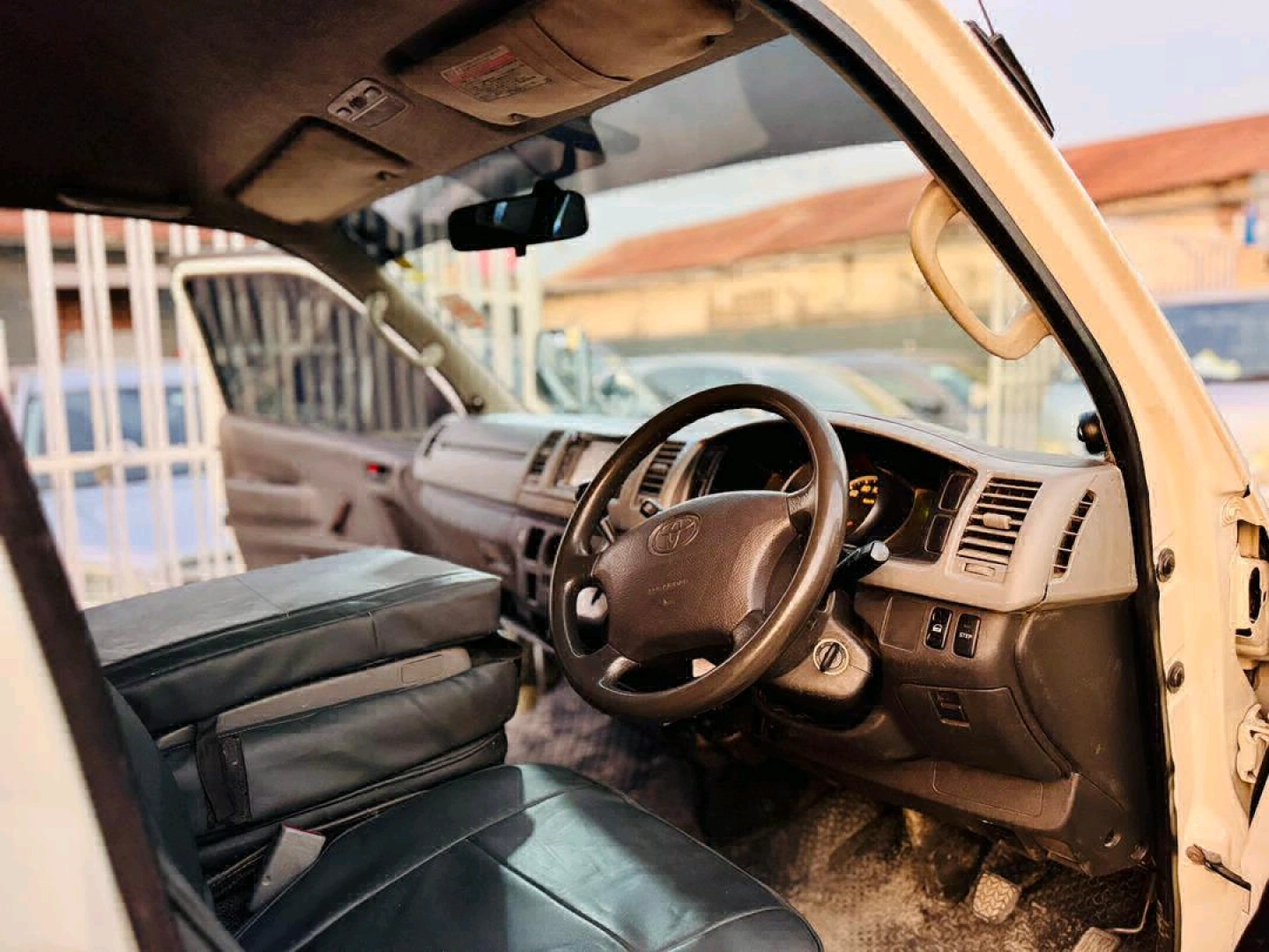 Toyota Hiace Van DQK - Automatic, 1990cc thumbnail 8