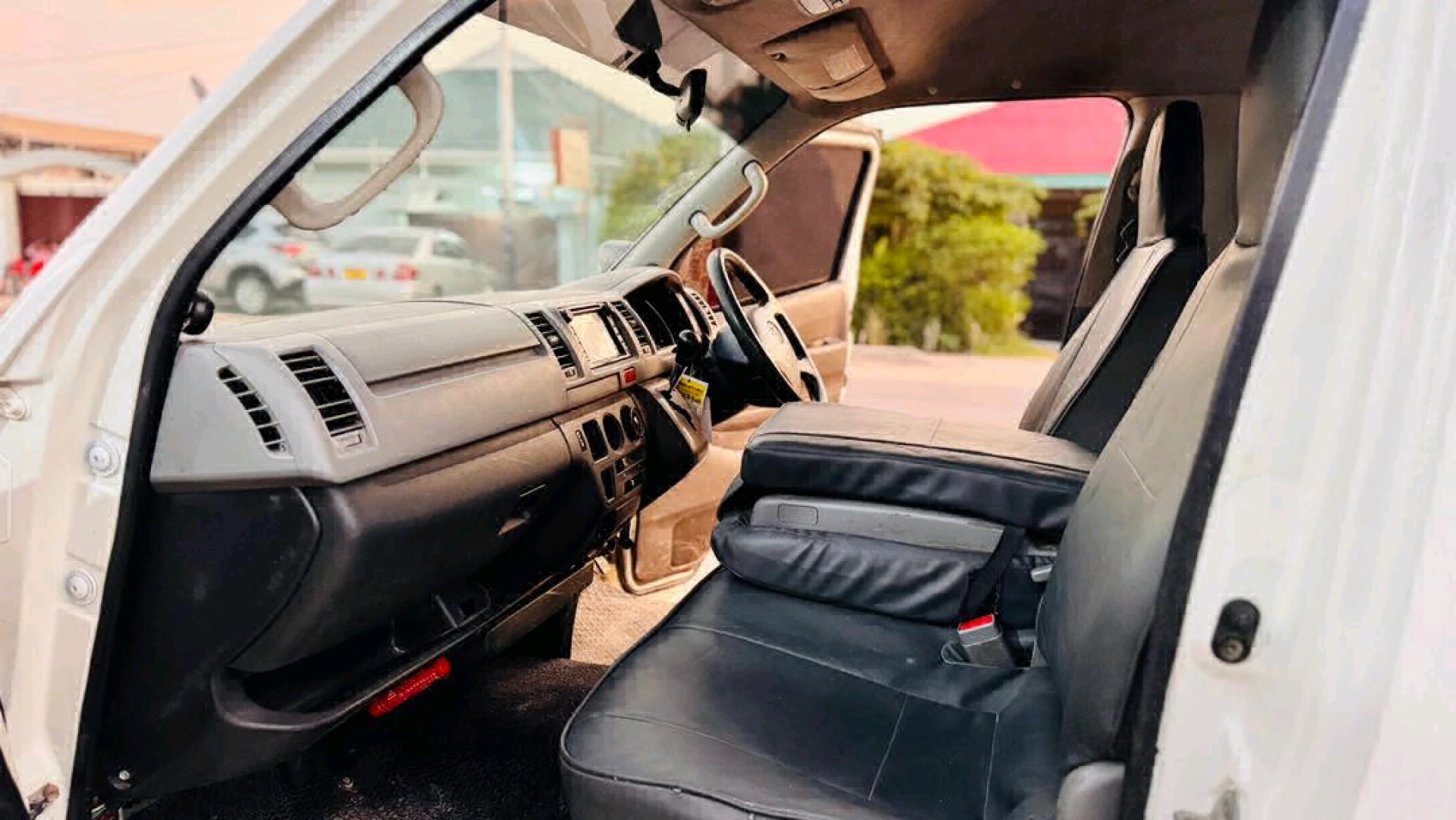 Toyota Hiace Van DQK - Automatic, 1990cc thumbnail 9
