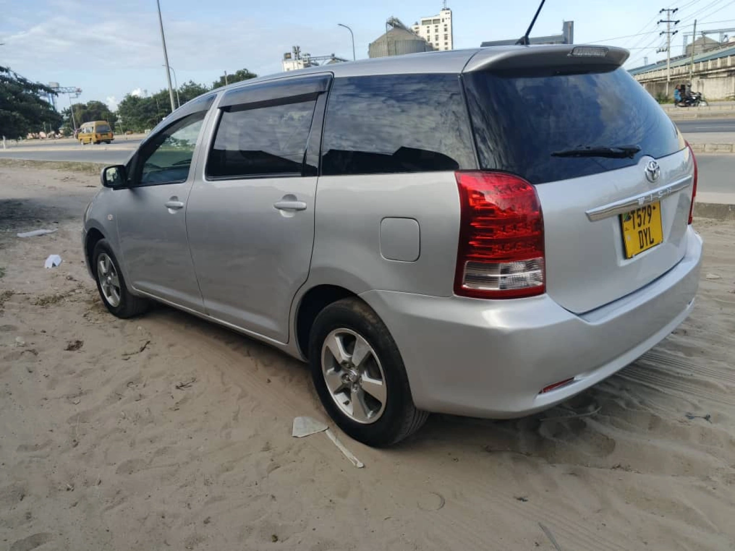 Toyota Wish 2006 Automatic Minivan 1790cc thumbnail 5
