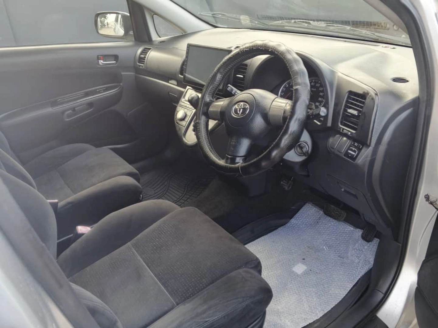 Toyota Wish 2006 Automatic Minivan 1790cc thumbnail 6