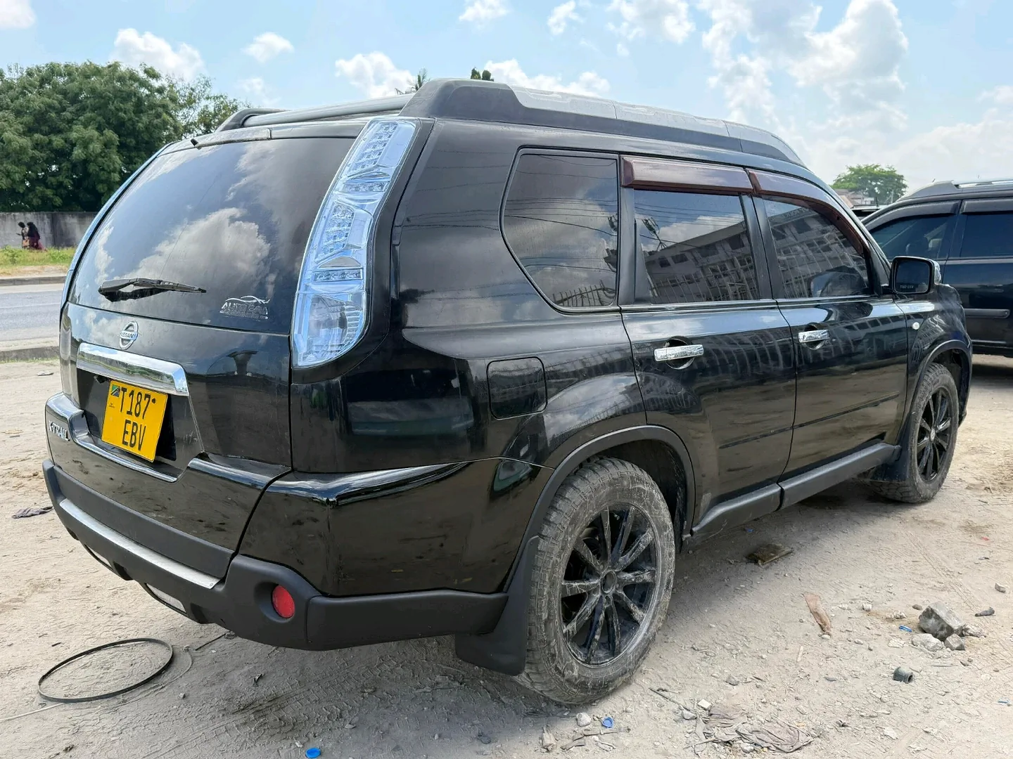 Black Nissan X-Trail SUV 2010 (T187 EBV) thumbnail 2