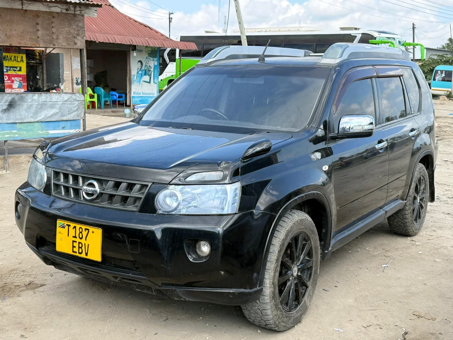 Black Nissan X-Trail SUV 2010 (T187 EBV) thumbnail 3
