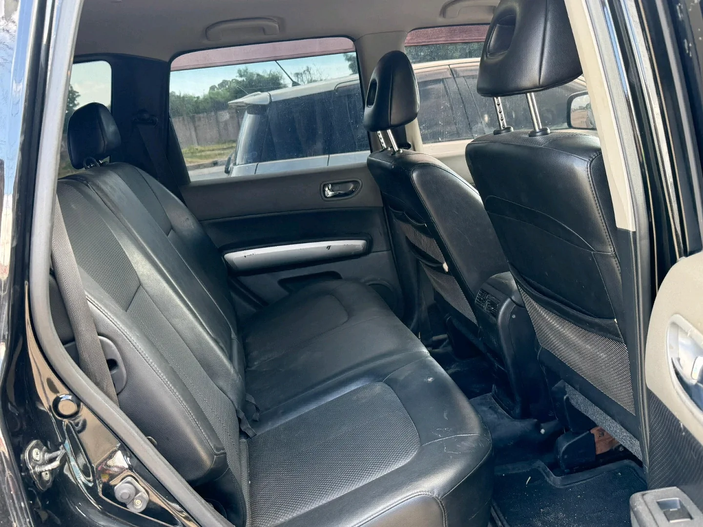 Black Nissan X-Trail SUV 2010 (T187 EBV) thumbnail 6