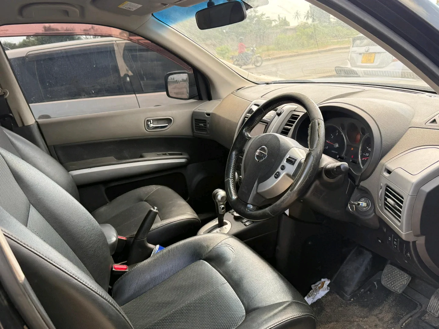 Black Nissan X-Trail SUV 2010 (T187 EBV) thumbnail 7