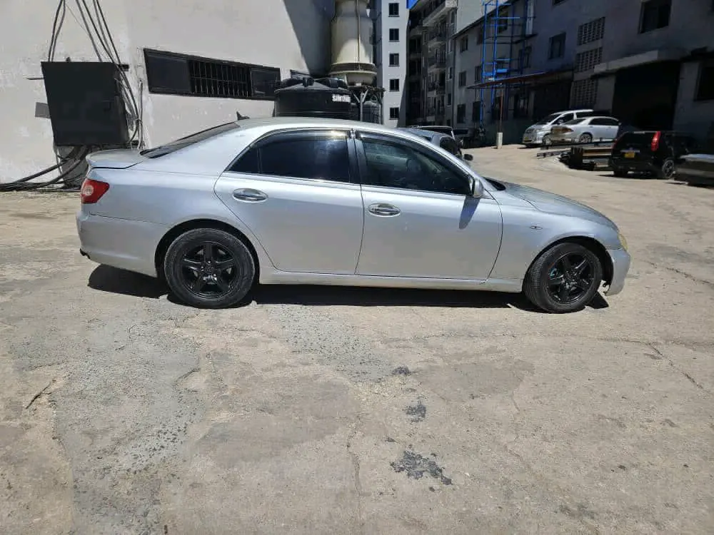 Toyota Mark X Sedan Silver thumbnail 2
