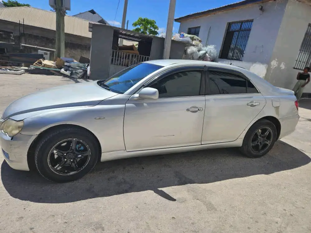 Toyota Mark X Sedan Silver thumbnail 5