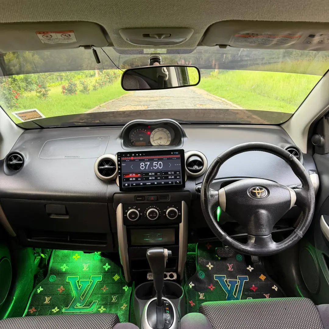 Toyota Ist 2004 thumbnail 4