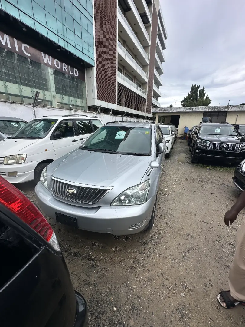 Toyota Harrier 240G (2006)