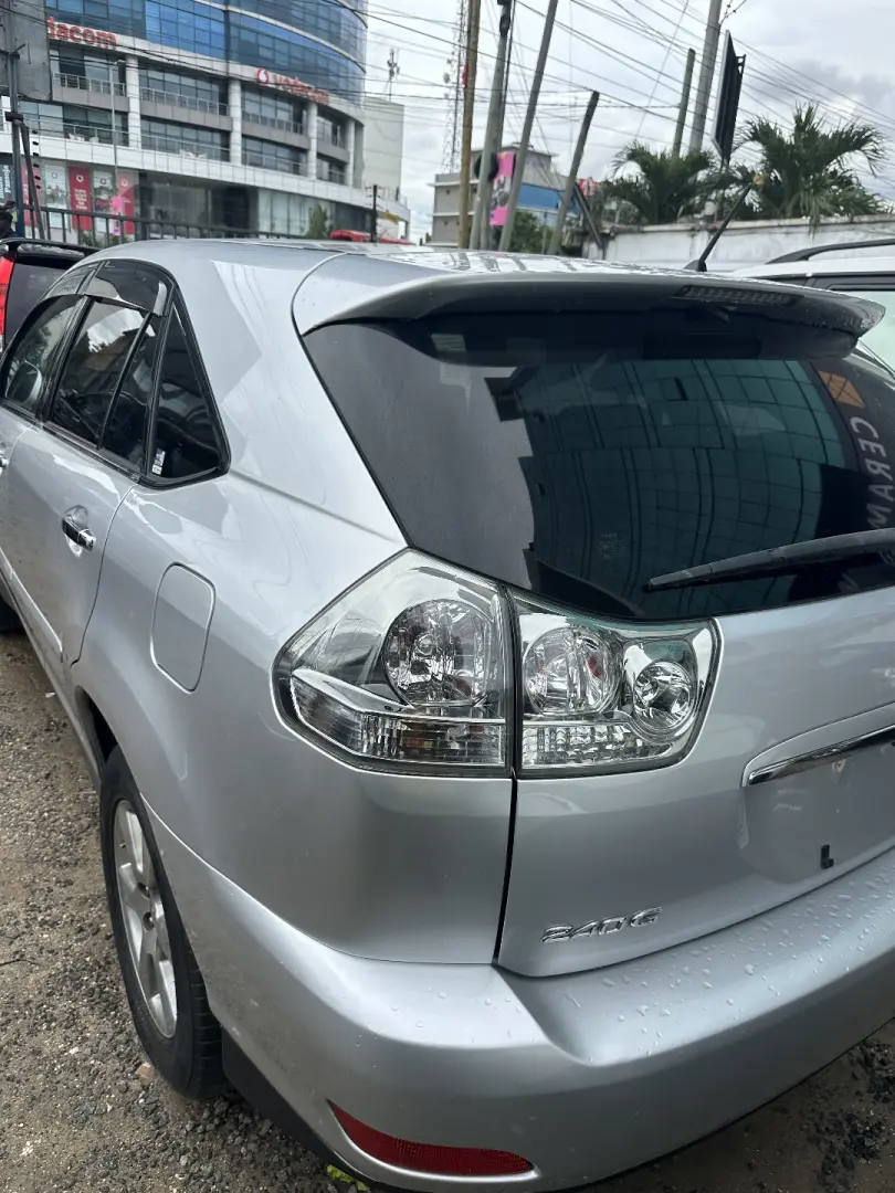 Toyota Harrier 240G (2006) thumbnail 3