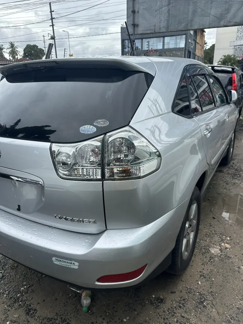 Toyota Harrier 240G (2006) thumbnail 4