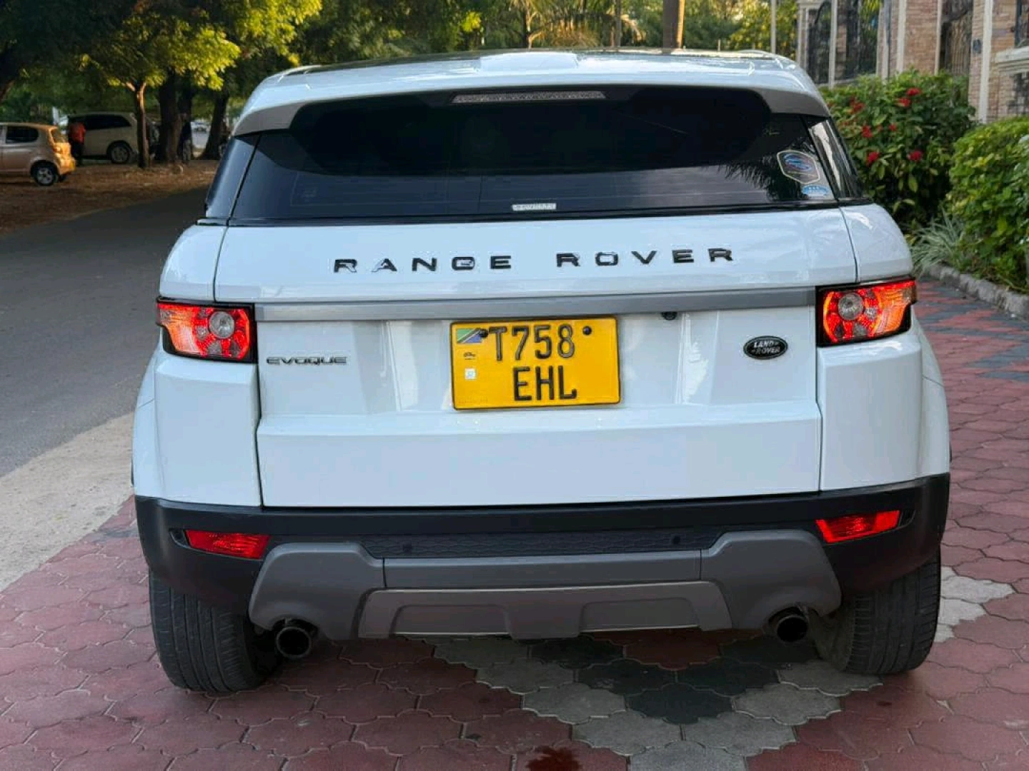 Range Rover Evoque EHL ON SALES thumbnail 3
