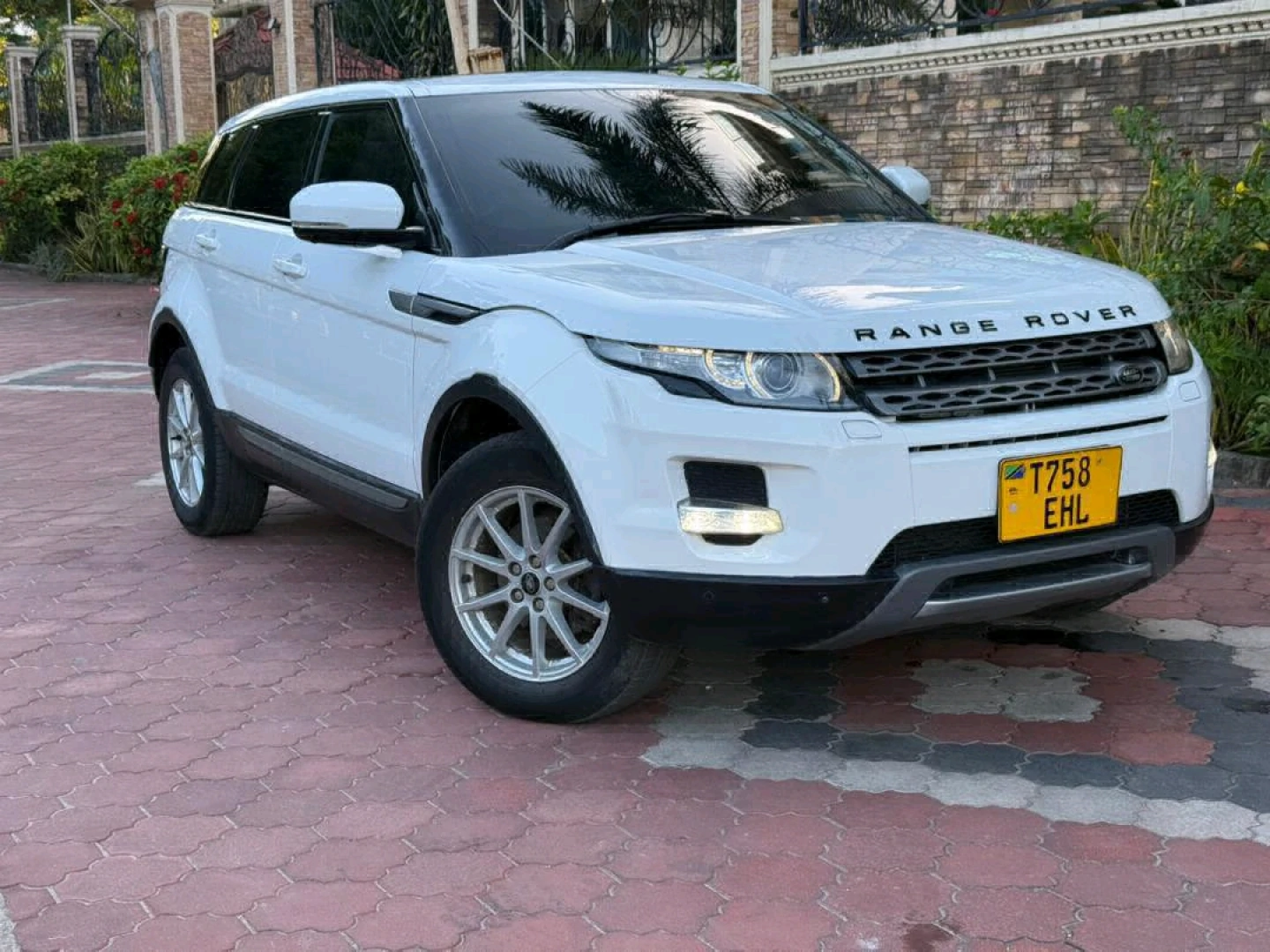 Range Rover Evoque EHL ON SALES thumbnail 4