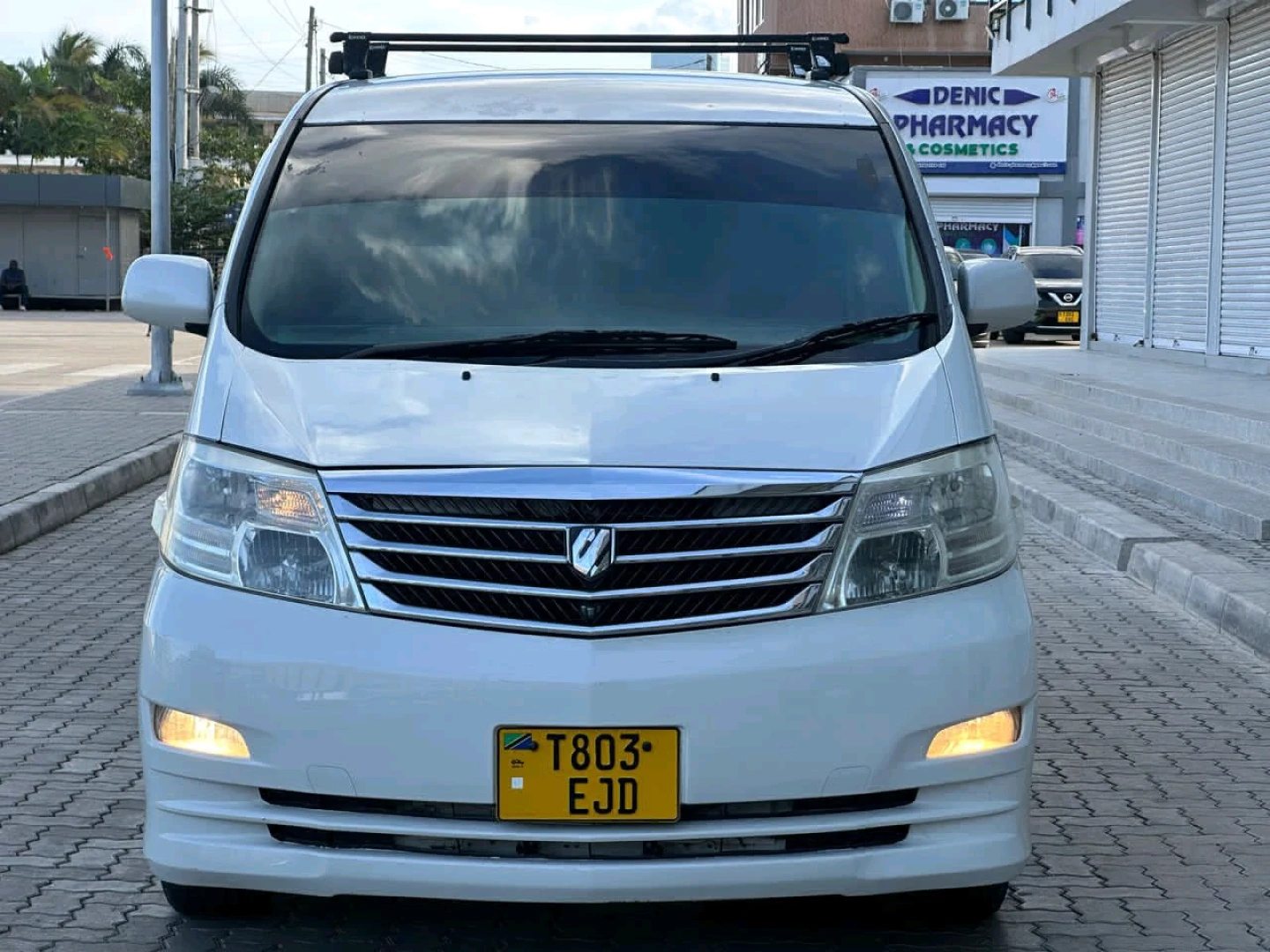 Toyota Alphard Minivan 2006 for Sale
