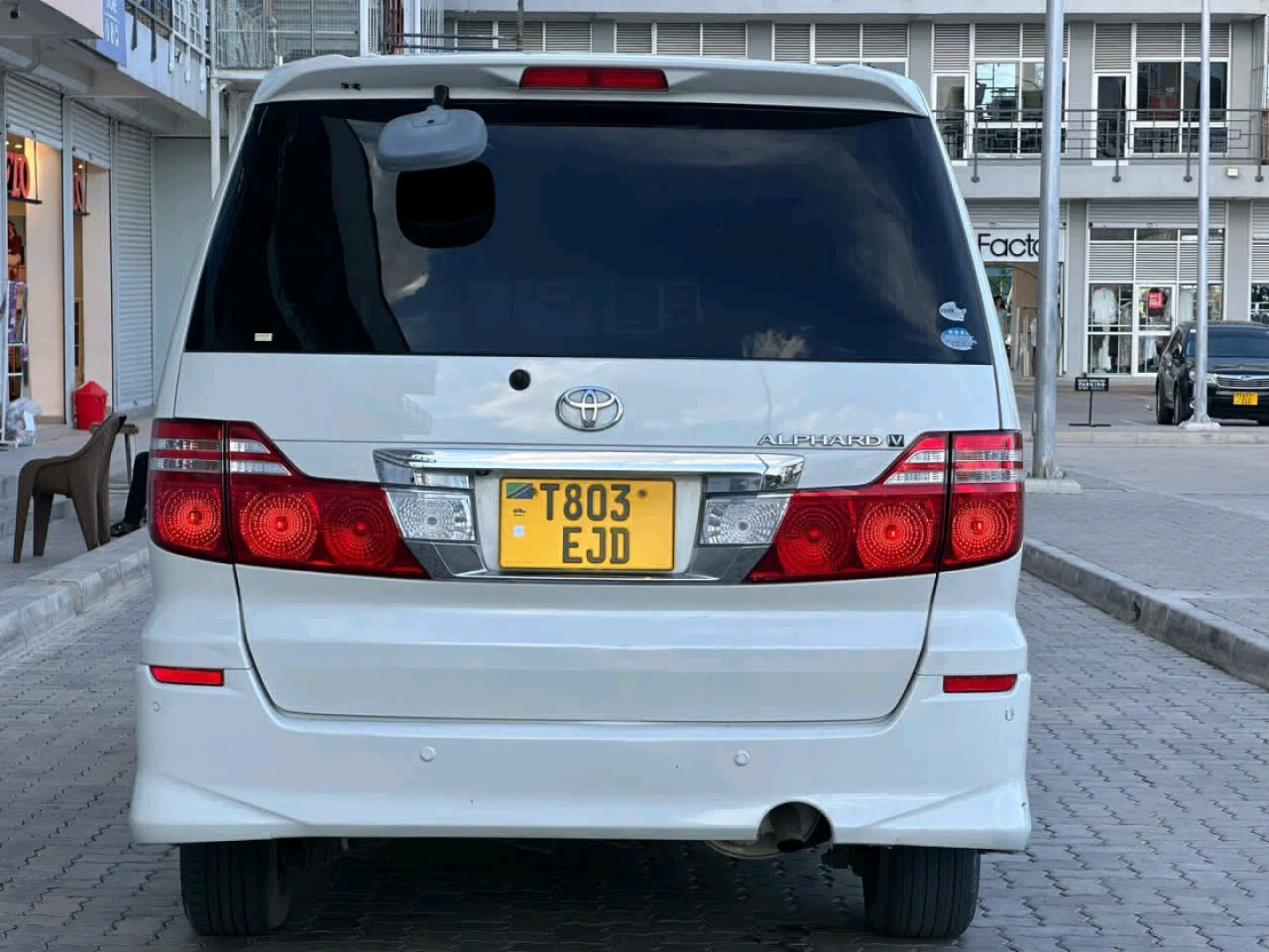 Toyota Alphard Minivan 2006 for Sale thumbnail 2