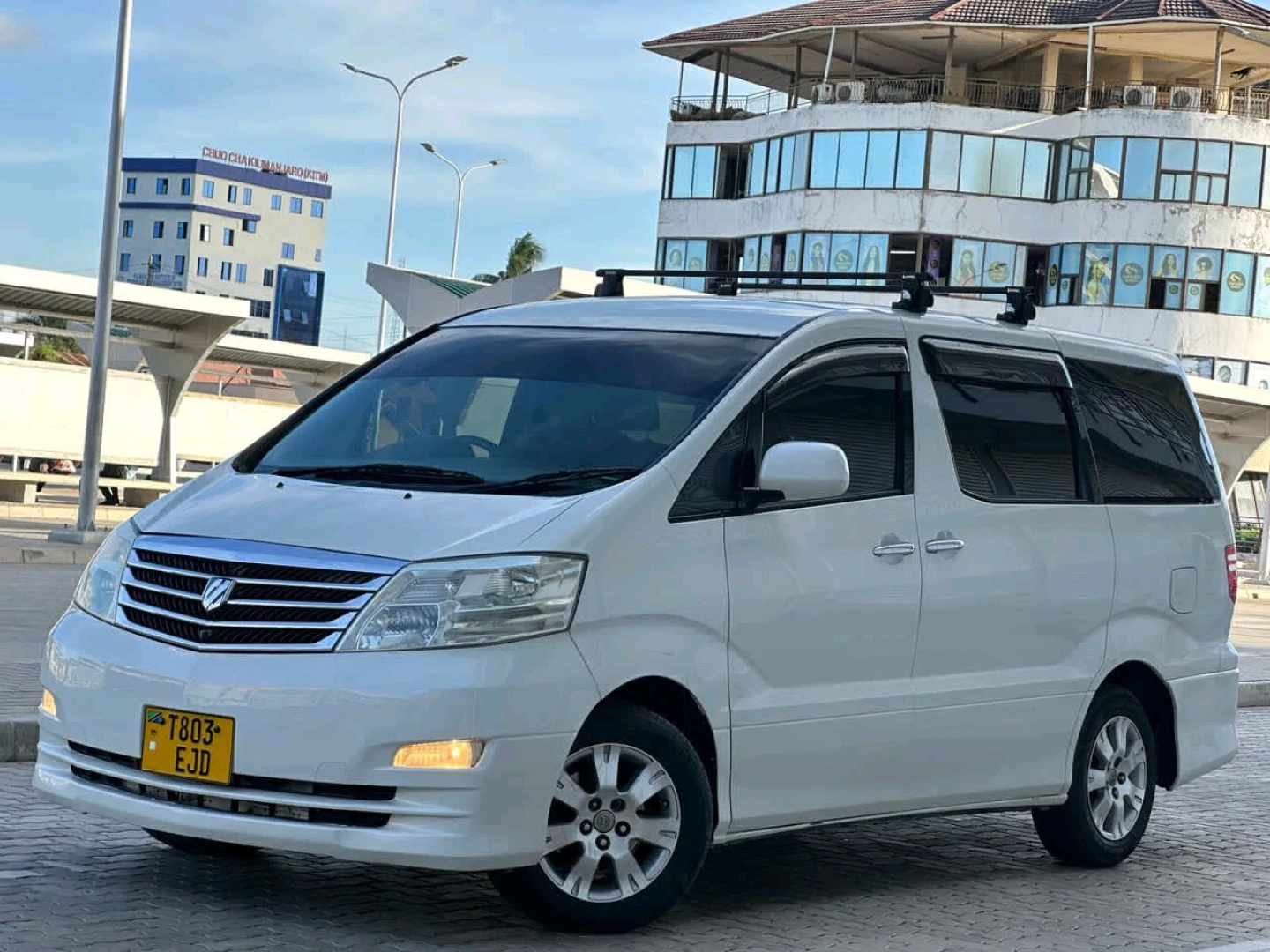 Toyota Alphard Minivan 2006 for Sale thumbnail 3
