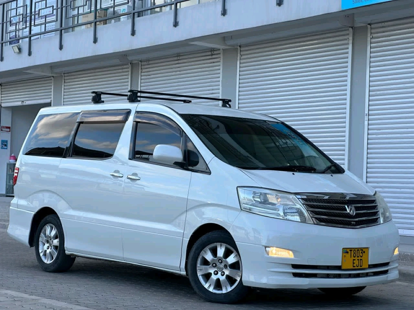 Toyota Alphard Minivan 2006 for Sale thumbnail 4