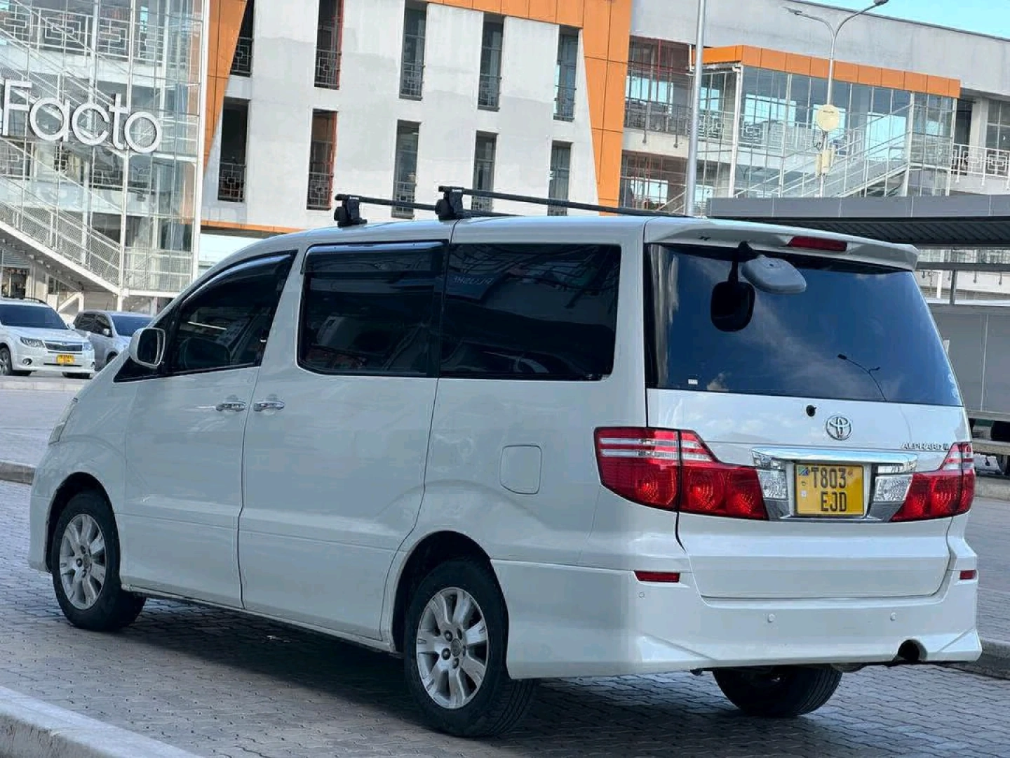 Toyota Alphard Minivan 2006 for Sale thumbnail 6