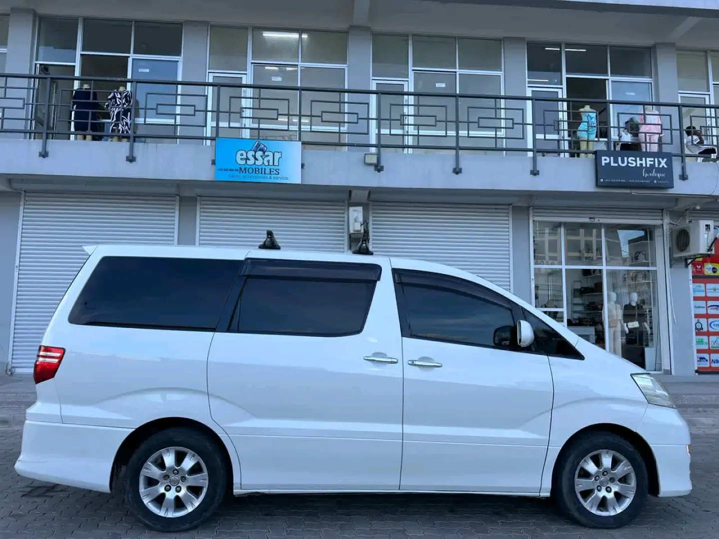 Toyota Alphard Minivan 2006 for Sale thumbnail 7