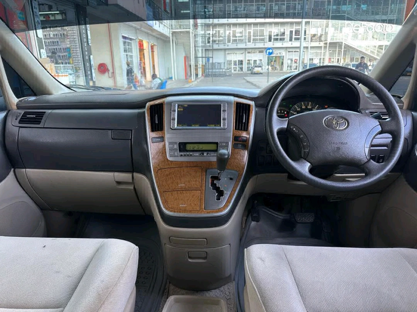 Toyota Alphard Minivan 2006 for Sale thumbnail 8