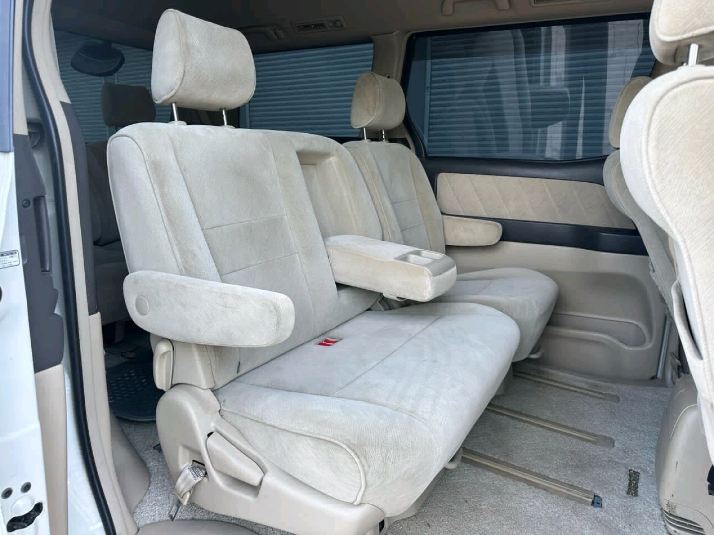 Toyota Alphard Minivan 2006 for Sale thumbnail 9