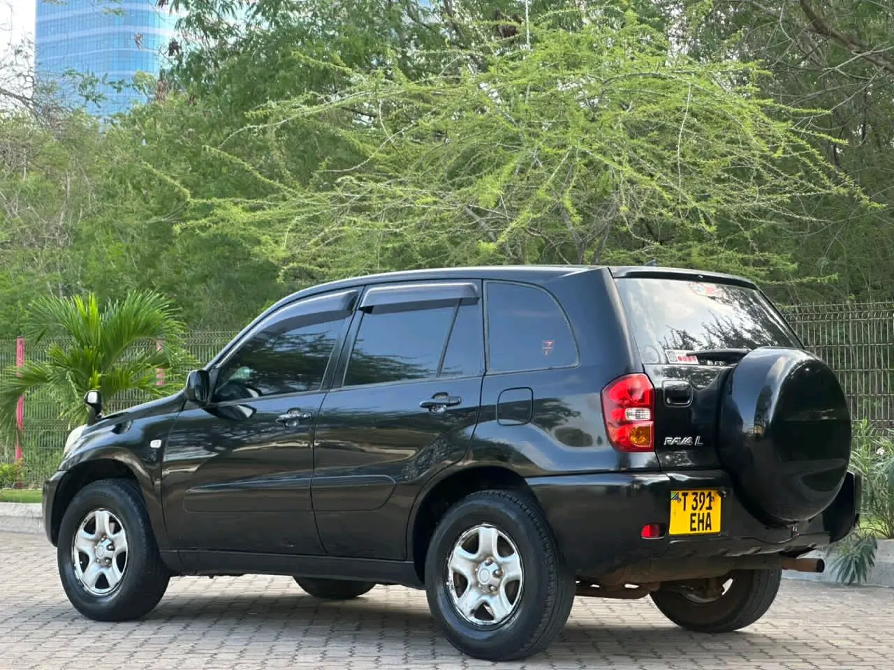 Black Toyota RAV4 2006 Model for Sale thumbnail 5