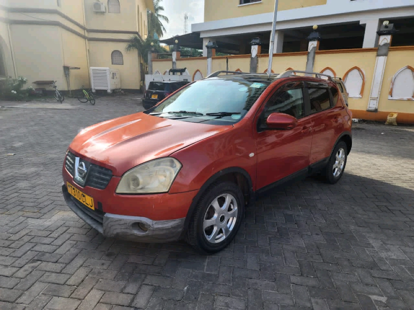 Nissan Dualis SUV - 1990 CC, Full AC thumbnail 2