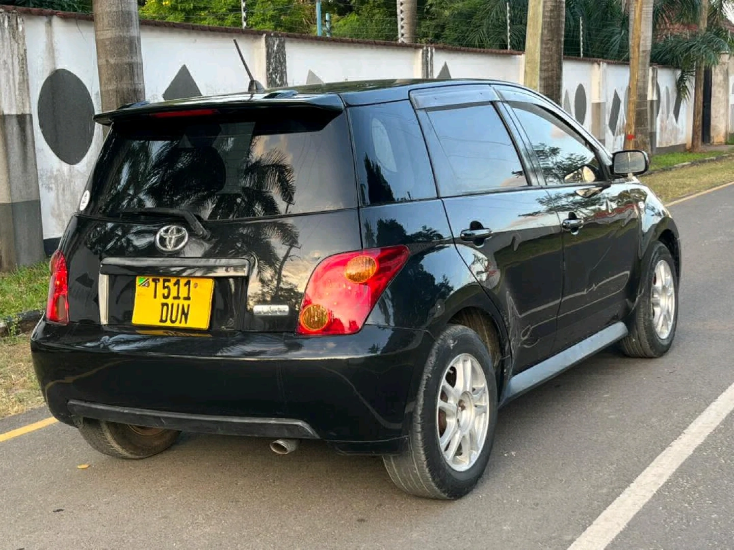 Black Toyota Ist Car for Sale thumbnail 2