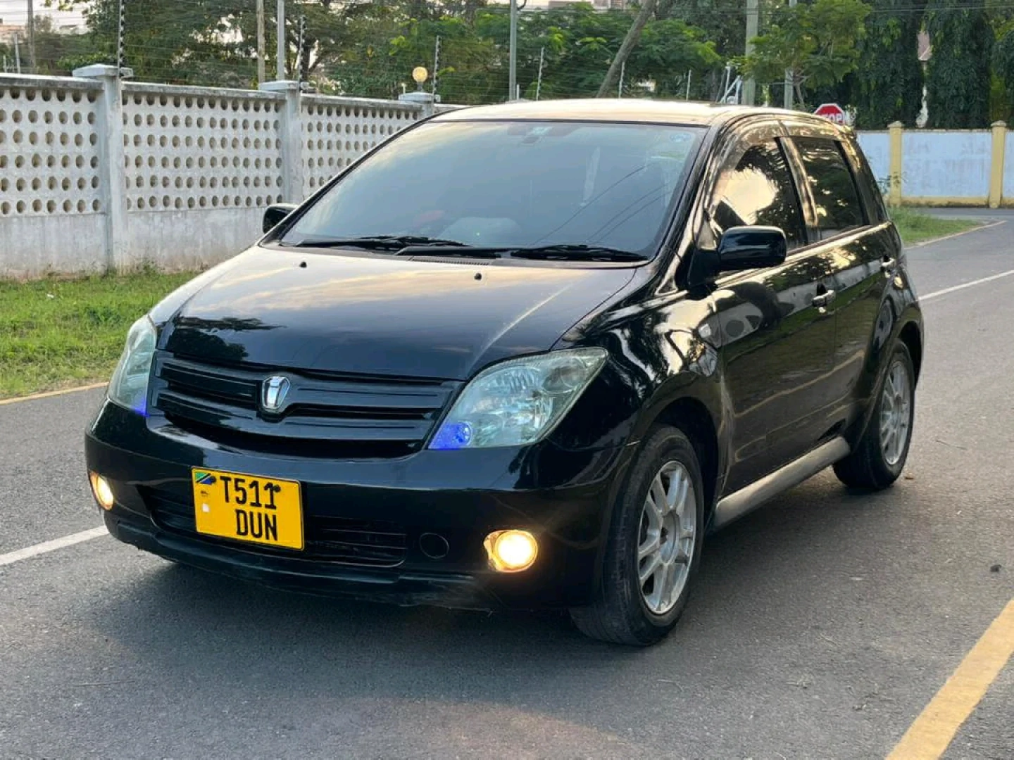 Black Toyota Ist Car for Sale thumbnail 5
