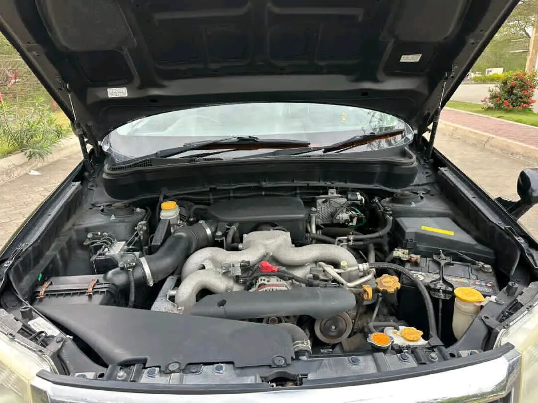 Subaru Forester 2010 Black for Sale thumbnail 3