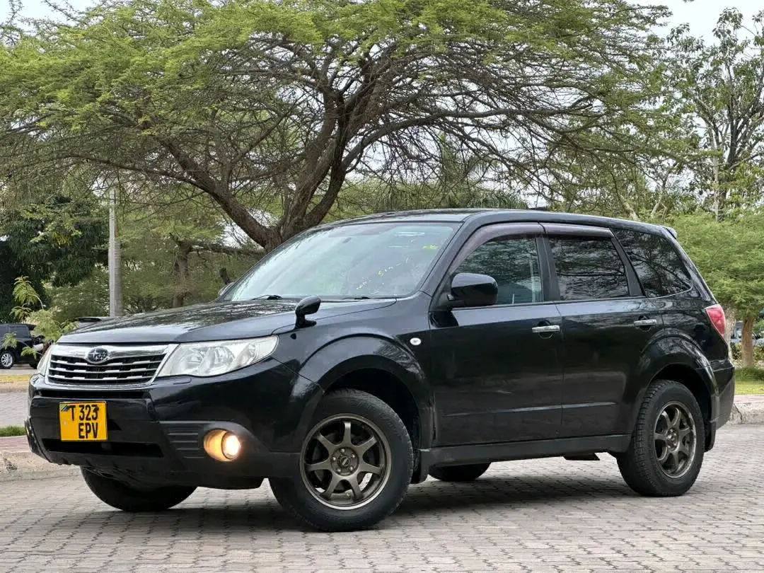 Subaru Forester 2010 Black for Sale thumbnail 6