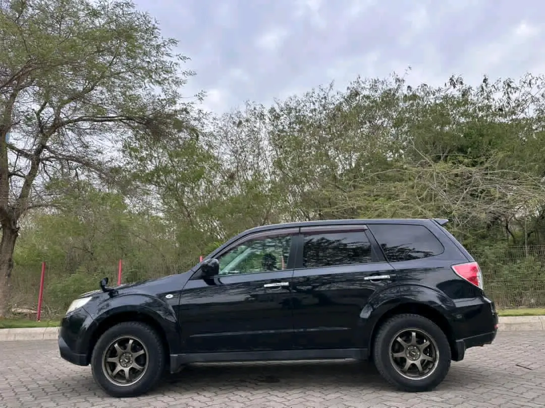 Subaru Forester 2010 Black for Sale thumbnail 7