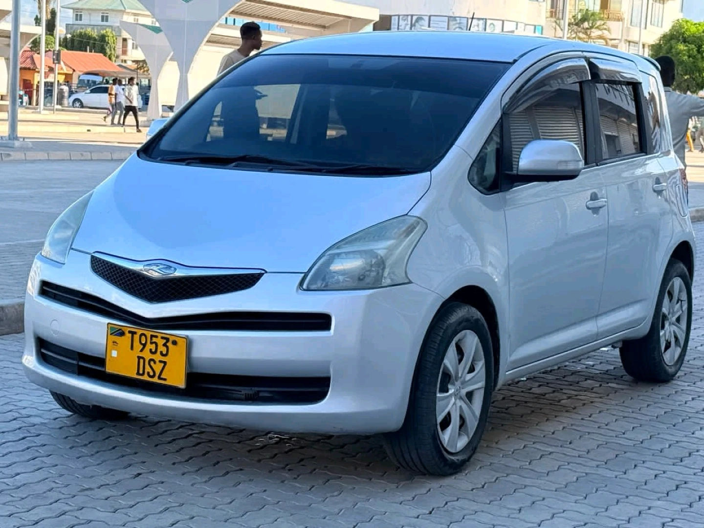 Toyota Ractis 2007 Silver Minivan thumbnail 2